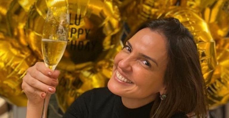 Esposa do Faustão relembra ensaios icônicos e fãs elogiam: ”Lindona”