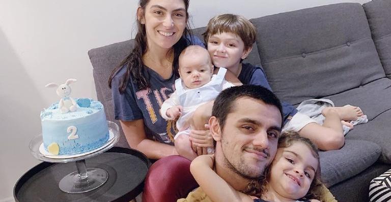 Mariana Uhlmann registra Felipe Simas fazendo peça de teatro com os filhos e se derrete