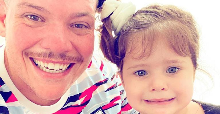 Ferrugem se derrete ao ver a filha, Sofia modelando: ”Só pose irada!”