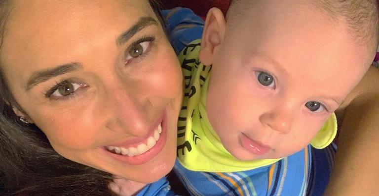 Giselle Itié fala da maternidade após postar foto com o filho, Pedro Luna: ”Tornei mamãe babona”