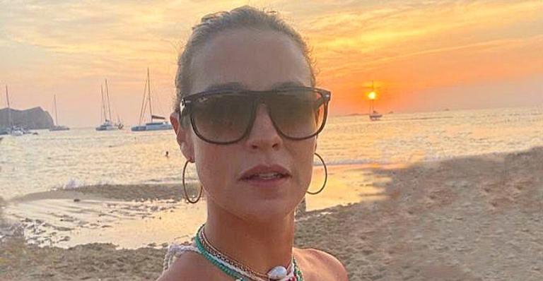 Luana Piovani surge na web praticando yoga: ”Pra colocar a respiração no prumo”