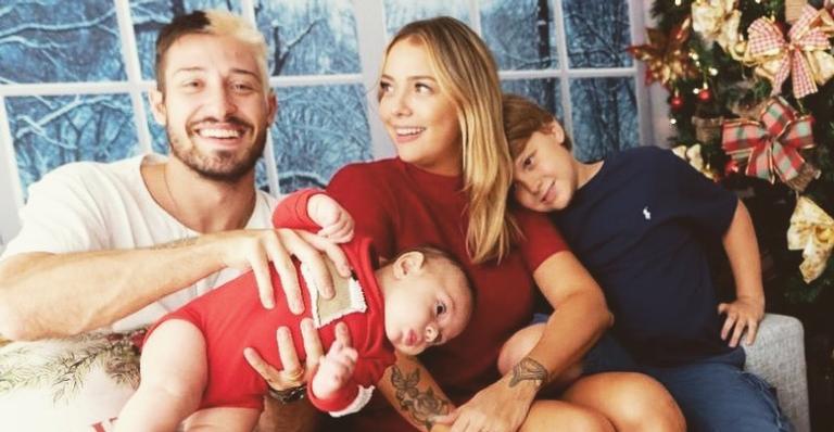 Em Portugal, Vinicius Martines publica foto em família e encanta: ”É muita beleza”