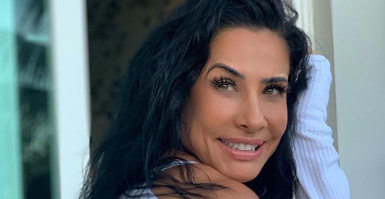 Scheila Carvalho treina de top e físico sarado se destaca no Instagram