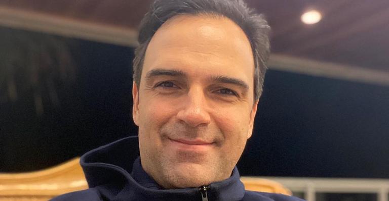 Tadeu Schmidt celebra chegada do clima frio: ”Agora sim está parecendo inverno”