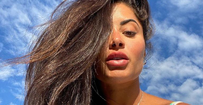 Aline Riscado exibe boa forma e eleva temperatura: ”Que mulher”