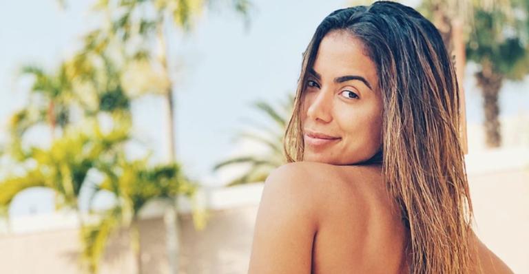 Anitta relembra passeio de barco com amigos na Itália: ”Já sinto sua falta”