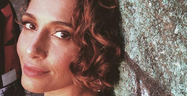 Camila Pitanga celebra a volta de Mulheres Apaixonadas relembrando cena ao lado de Rodrigo Santoro