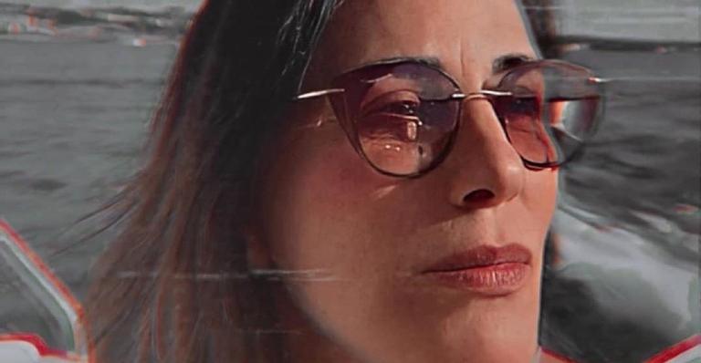 Gloria Pires ganha ipê-roxo de aniversário dos fãs: ”Presente especial”