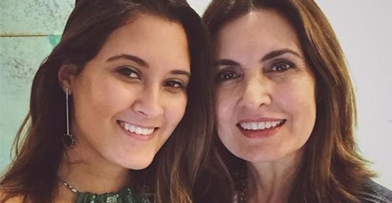 Filha de Fátima Bernardes ostenta beleza natural sem maquiagem e a apresentadora baba: ”Linda”