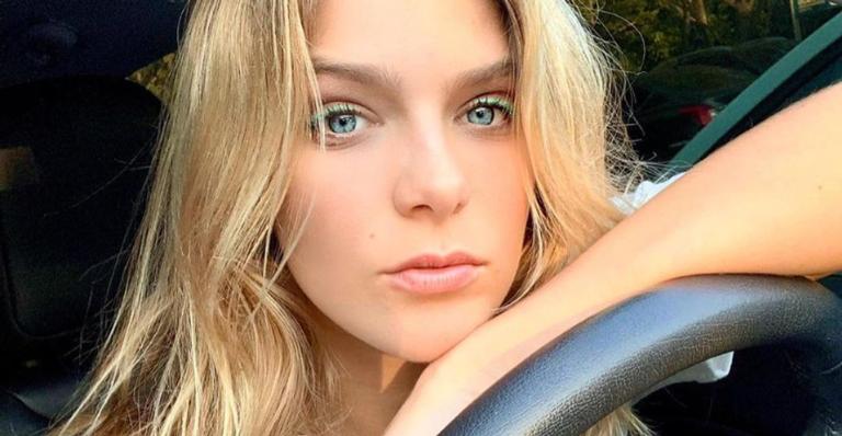 Isabella Santoni curte final de semana com música e fãs elogiam: ”Maravilhosa”