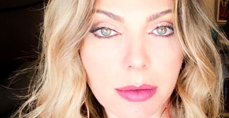 Sheila Mello usa as redes para fazer desabafo sobre sua infância: ”O corpo sempre me salvou”