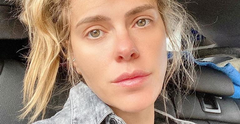 Um ano após a morte da mãe, Carolina Dieckmann lamenta saudade: ”Eu tô sem chão”