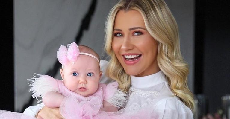 Ana Paula Siebert explode o fofurômetro ao mostrar Vicky vestida de unicórnio: ”Uma boneca”