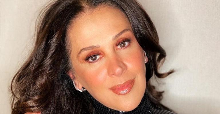 Aos 53 anos, Claudia Raia exibe beleza natural em selfie totalmente sem maquiagem