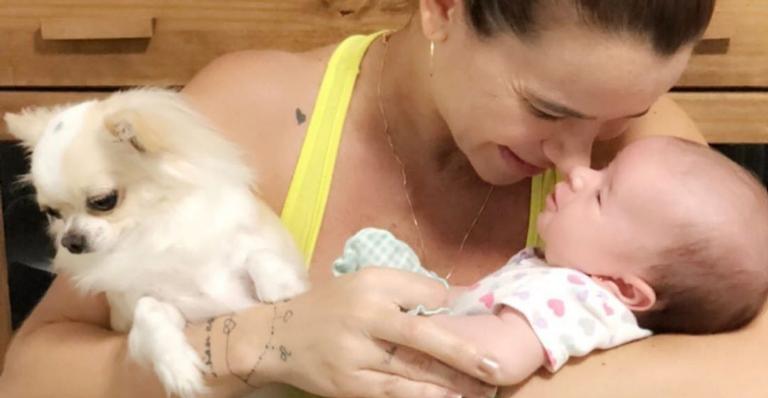 Dany Bananinha explode o fofurômetro em clique com a filha: ”Muito linda”