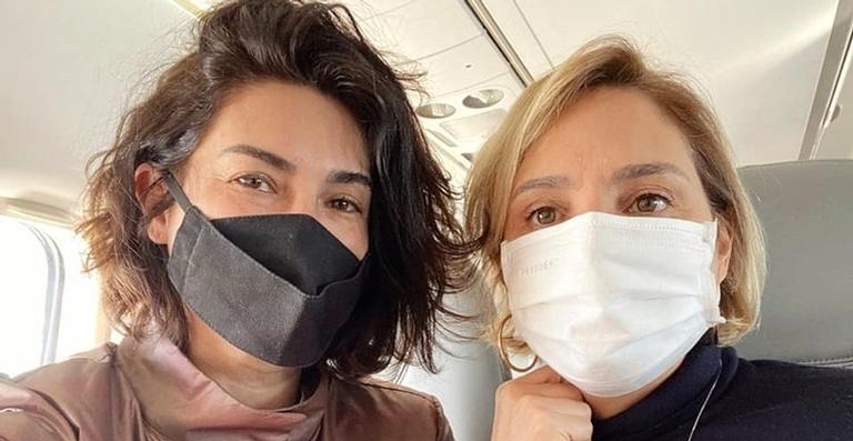 Fernanda Paes Leme posa ao lado de Heloisa Périssé e fala sobre o uso da máscara