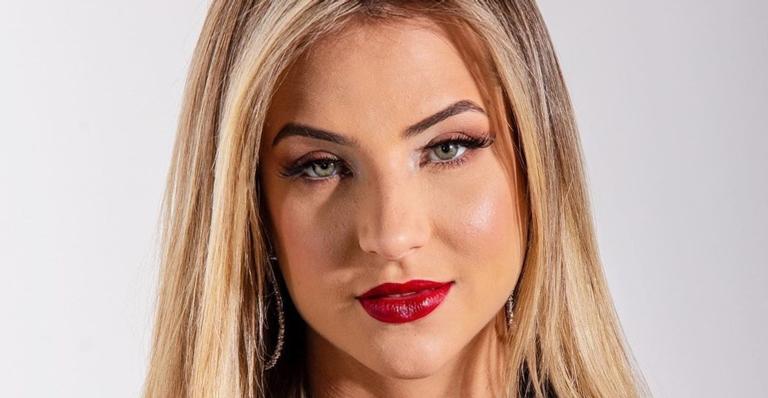 Gabi Martins exibe corpaço escultural com top e shortinhos e deixa web babando