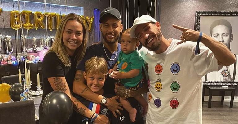 Vinicius Martinez mostra comemoração de nove anos do enteado, Davi Lucca, ao lado de Neymar Jr