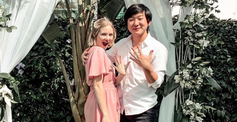 Completando 1 ano de casamento, Pyong se declara para Sammy: ”Mulher da minha vida”