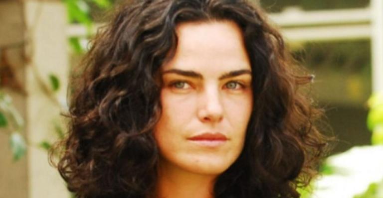 Após 10 anos, Ana Paula Arósio volta à TV com cachê de R$7 milhões e impressiona: ”Está igual!”