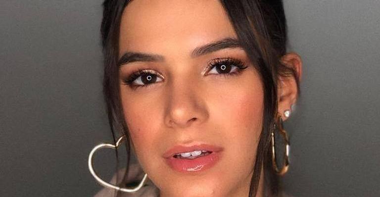 Bruna Marquezine posta bastidores de gravação para o MTV Miaw e brinca: ”Envoquei Saletinha”