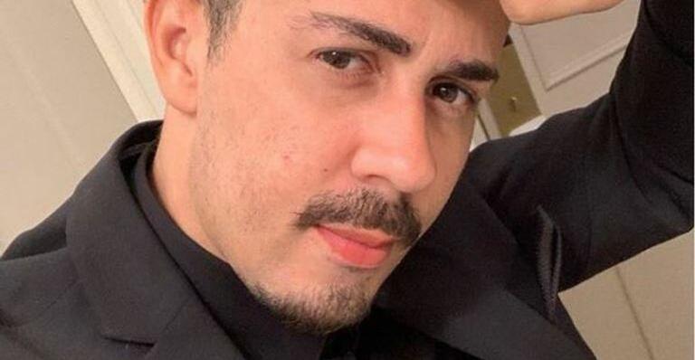 Carlinhos Maia posa com carrão luxuoso de R$ 2,3 milhões