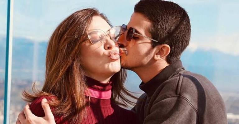 Claudia Raia encanta ao postar foto com o filho: ”Eu pisquei e você virou um homem”