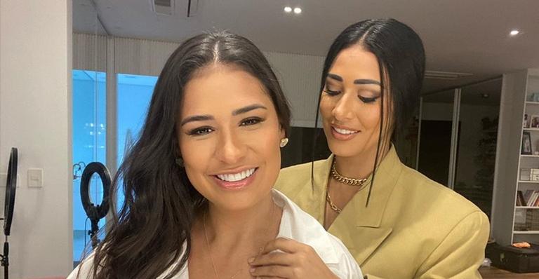 Simone posta linda foto ao lado da irmã Simaria e se declara: ”Sobre o amor”