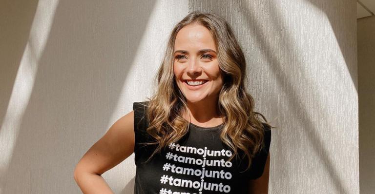 Juliana Silveira arrasa no look e recebe elogios: ”Maravilhosa”