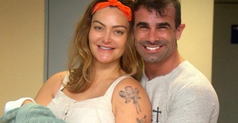 Laura Keller encanta ao posar com Jorge Souza e o filho recém-nascido: ”Uma extensão desse amor”