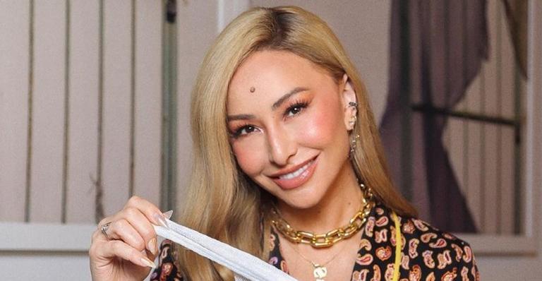 Sabrina Sato posa de calça e brinca: ”Nem só de shortinho vivem essas pernas”