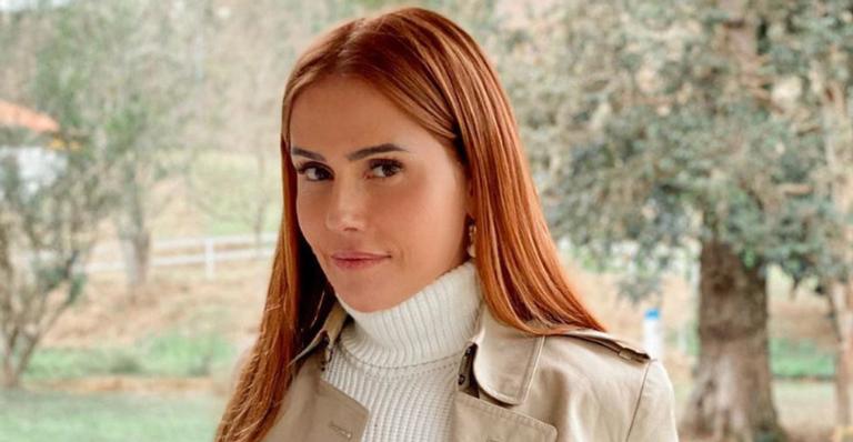 Deborah Secco ousa no clique e impressiona internautas: ”Uma obra de arte”
