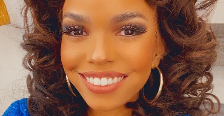 Jeniffer Nascimento relembra viagem para Curaçao e brinca: ”Onde aperta pra voltar?”