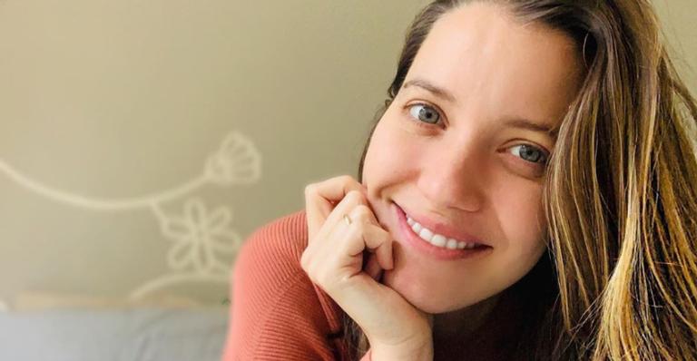 Nathalia Dill derrete corações com clique fofíssimo de seu gatinho de estimação