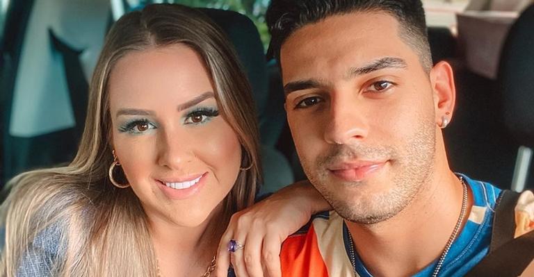 Patrícia Leitte faz tatuagem com o namorado e manda recado: ”Os braços são nossos”