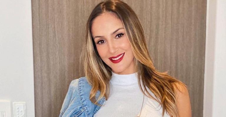 Claudia Leitte posta foto arrasadora e é comparada com Jennifer Lopez