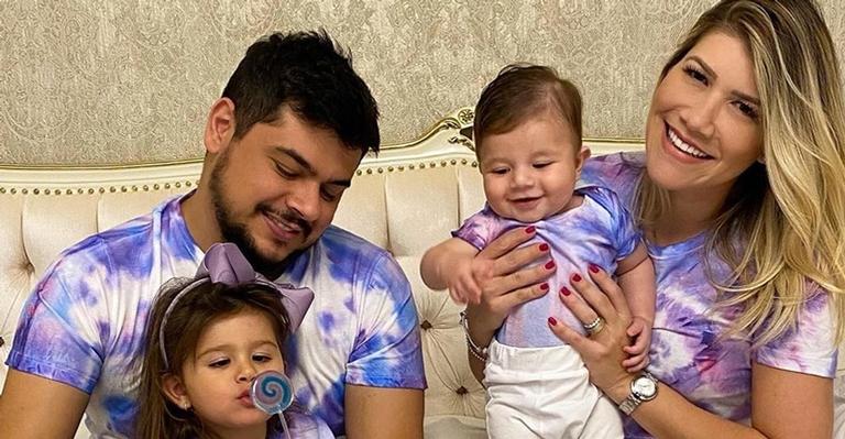Paula Vaccari, esposa do sertanejo Cristiano, celebra seis meses do filho caçula