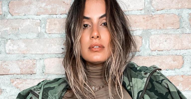 Ex-BBB Carol Peixinho aposta em maiô cavadíssimo e impressiona: ”Uau”