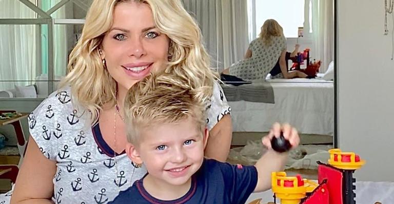 Karina Bacchi combina look com o filho e fãs se derretem: ”Perfeitos”