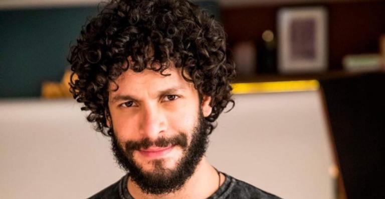 Rainer Cadete relembra Theo de ‘A Dona do Pedaço’ e encanta web: ”Saudades dos cachos”