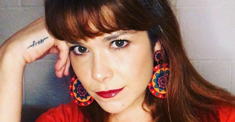 De cara lavada, Samara Felippo aparece super decotada na web