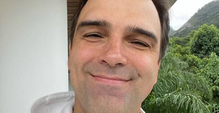 Tadeu Schmidt mostra reencontro com a sogra: ”Cinco meses sem nos encontrarmos”