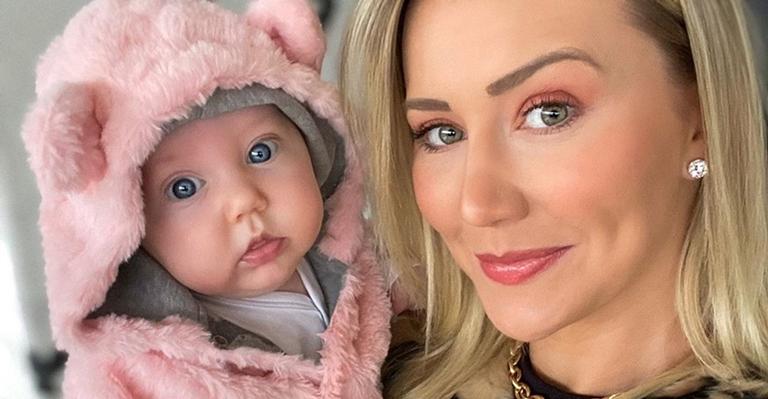 Ana Paula Siebert mostra a filha, Vicky, curtindo dia de sol e encanta demais