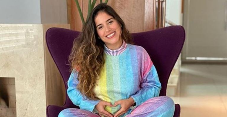 Grávida, Camilla Camargo posa feliz da vida e se derrete por nova fase: ”Amor por aqui”