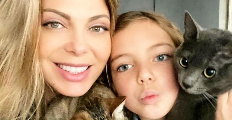 Sheila Mello posta foto divertida da filha e se declara: ‘Obrigada por trazer alegria a minha vida’