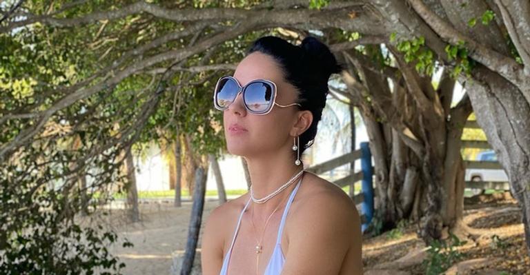 Graciele Lacerda ostenta corpão em clique de biquíni e leva web à loucura: ”Zezé tem muita sorte”