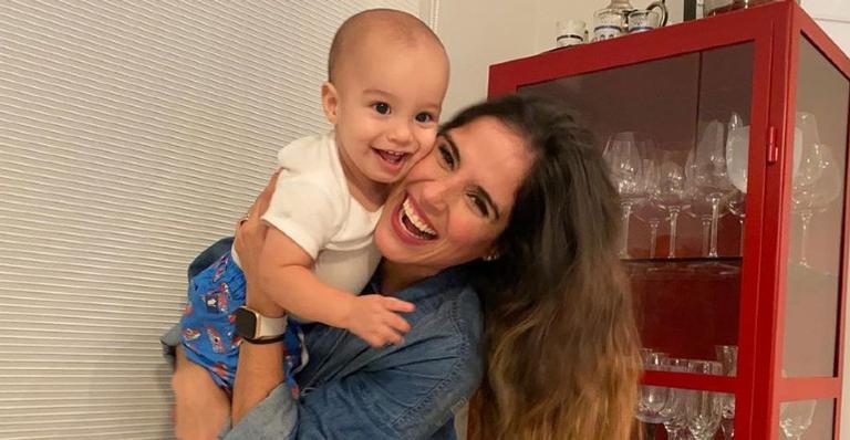 Grávida pela segunda vez, Camilla Camargo curte dia na piscina com o primogênito