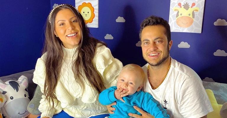 Thammy Miranda encanta ao combinar look com a mulher e filho: ”Família maravilhosa”