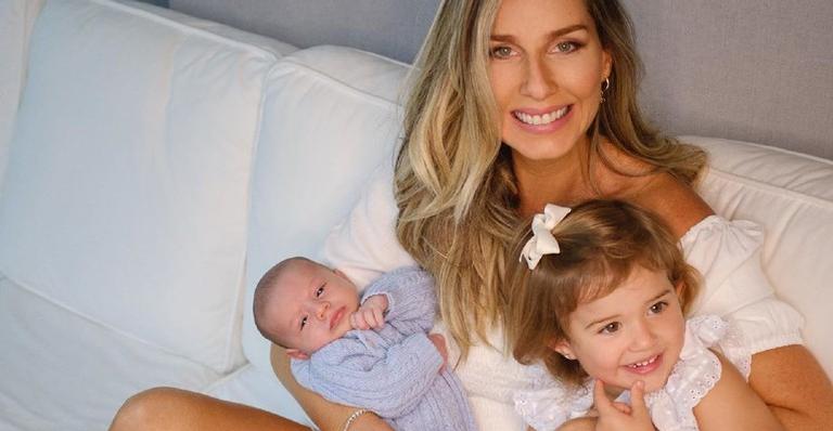 Alerta de fofura! Mariana Weickert flagra a filha cantando música de ninar para o irmãozinho