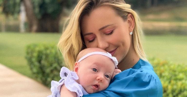 Ana Paula Siebert se derrete ao publicar novo clique da filha, Vicky: ”Meu amor”
